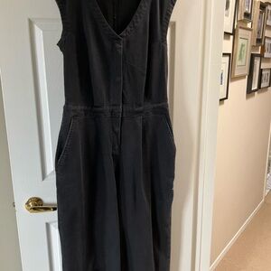 Duer Sleeveless Black V-Neck Jumpsuit